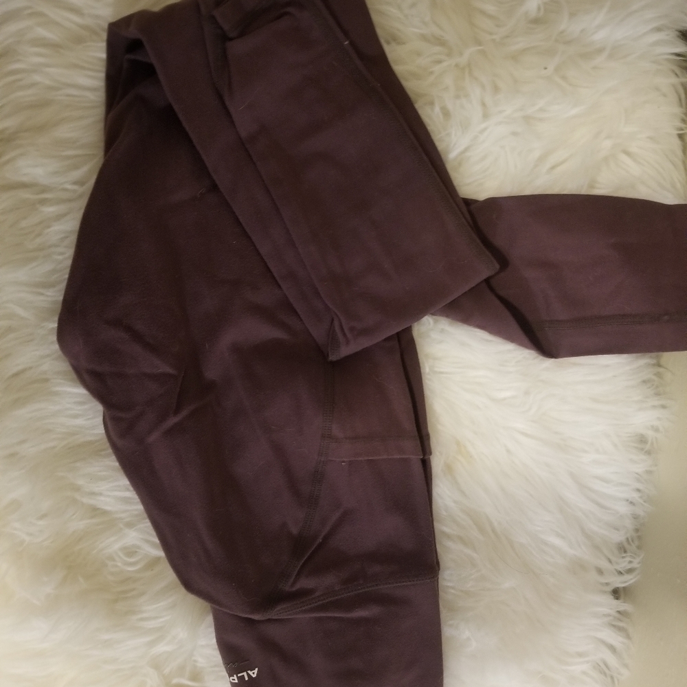Alphalete pocket legging w front seam